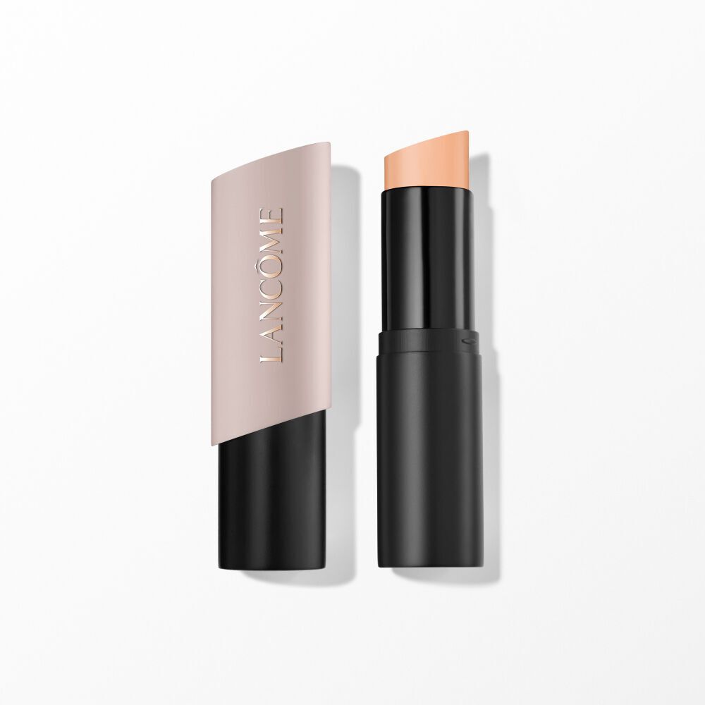 Teint Idole Shape Stick Foundation avec un bouchon ouvert.