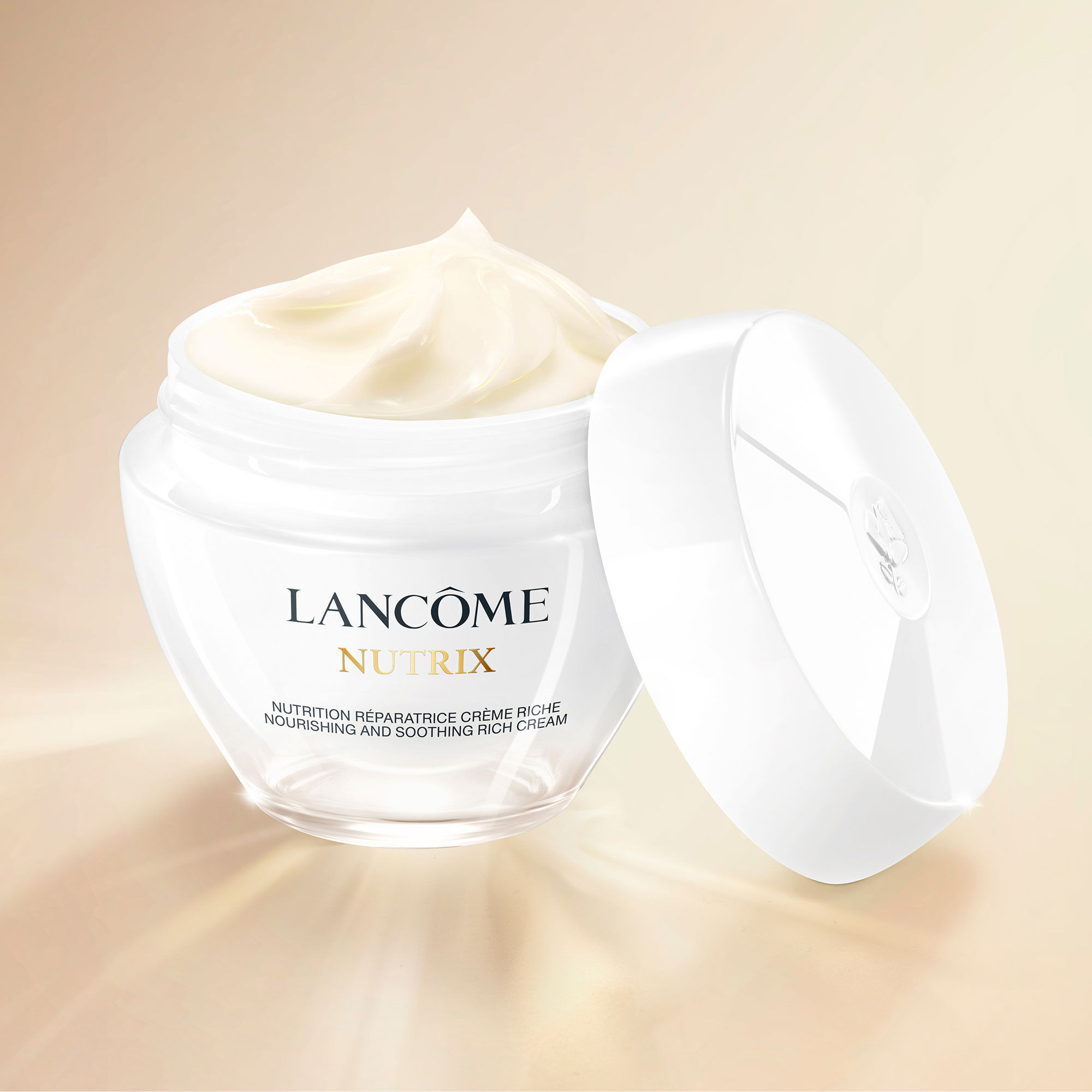Packshot of Nutrix Cream in coloured environment