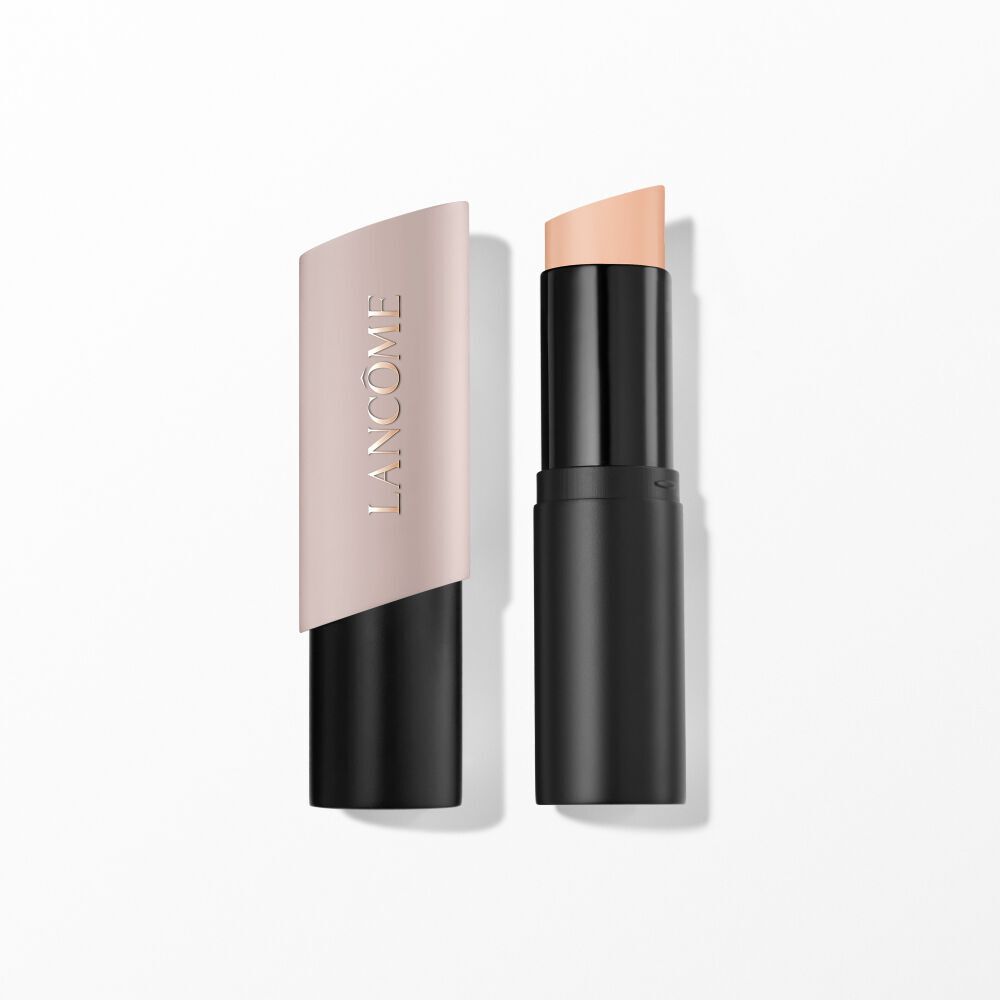 Teint Idole Shape Stick Foundation avec un bouchon ouvert.
