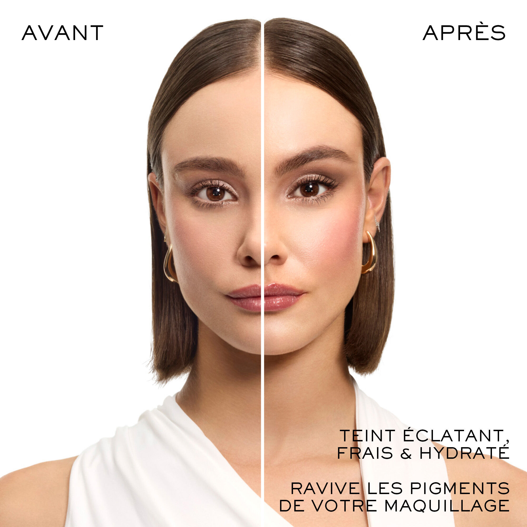 Mannequin tenant la brume rose Idole posant a cote de son visage.