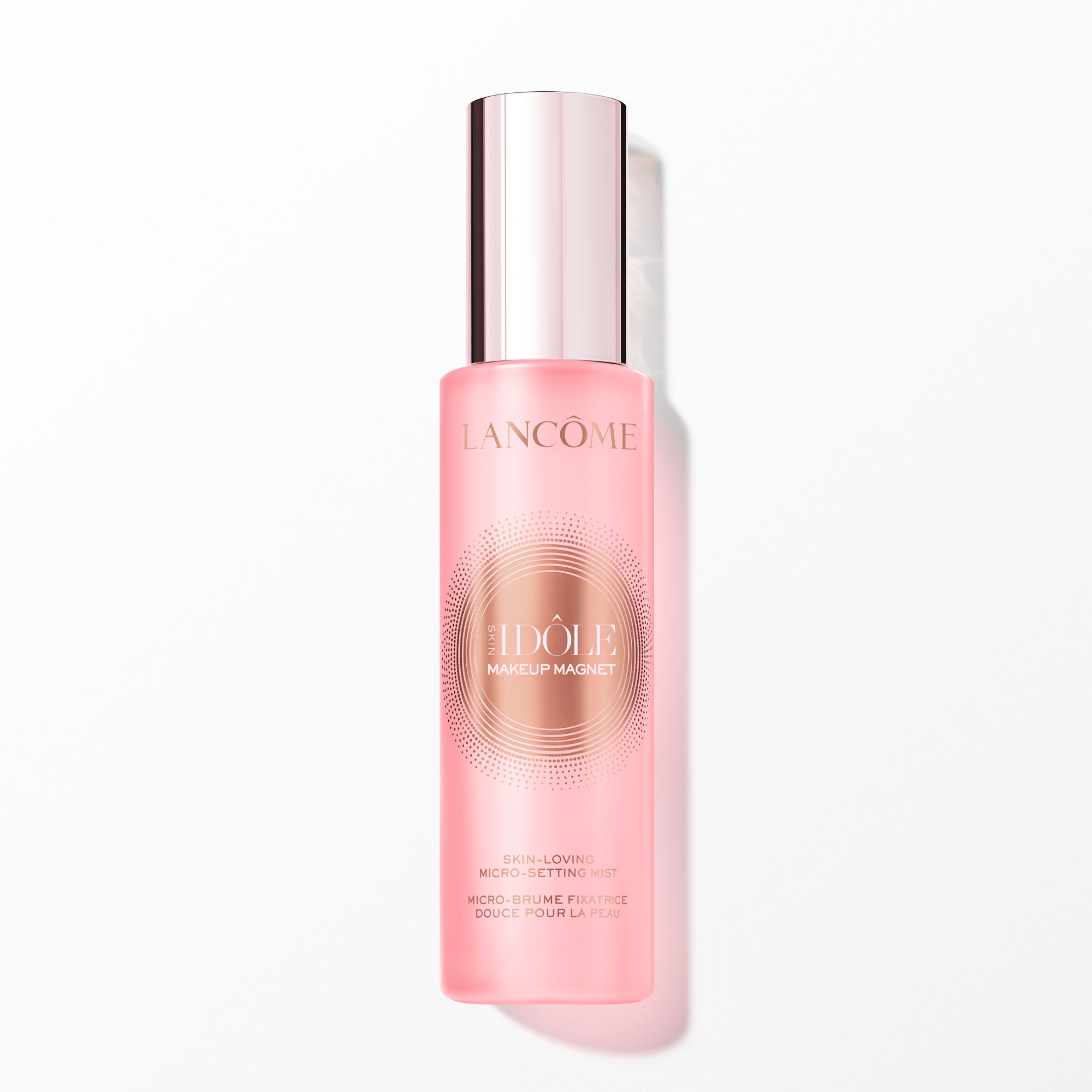 Bouteille rose de brume fixatrice Lancome Idole Makeup Magnet.