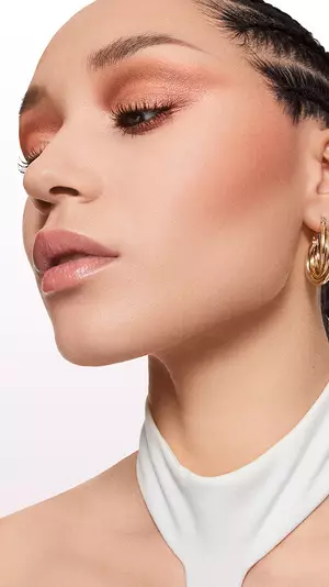 Affichez le look Peach Glow signe Lancome