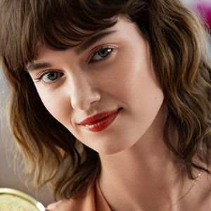 COMMENT APPLIQUER VOTRE GLOSS TOUTE LA JOURNEE COMME UNE VRAIE PARISIENNE