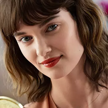 COMMENT APPLIQUER VOTRE GLOSS TOUTE LA JOURNEE COMME UNE VRAIE PARISIENNE