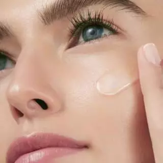 QUELLE EST LA ROUTINE DE SOINS IDEALE POUR ELIMINER LES CERNES ?