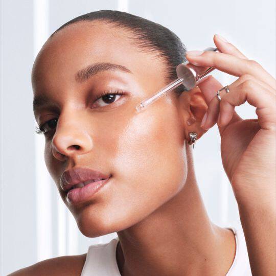 Appliquer le serume correctement Lancome