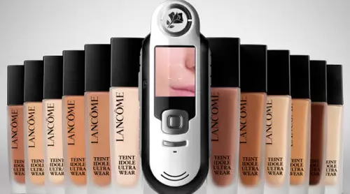 Gamme de fonds de teint Lancome avec un appareil affichant un echantillon de teinte pour un teint parfait.