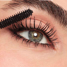 COMMENT CHOISIR LE BON MASCARA RECOURBANT ?