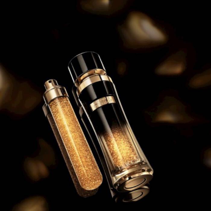 Flacon de parfum stylisé au centre d'une fleur lumineuse, évoquant élégance et sophistication.